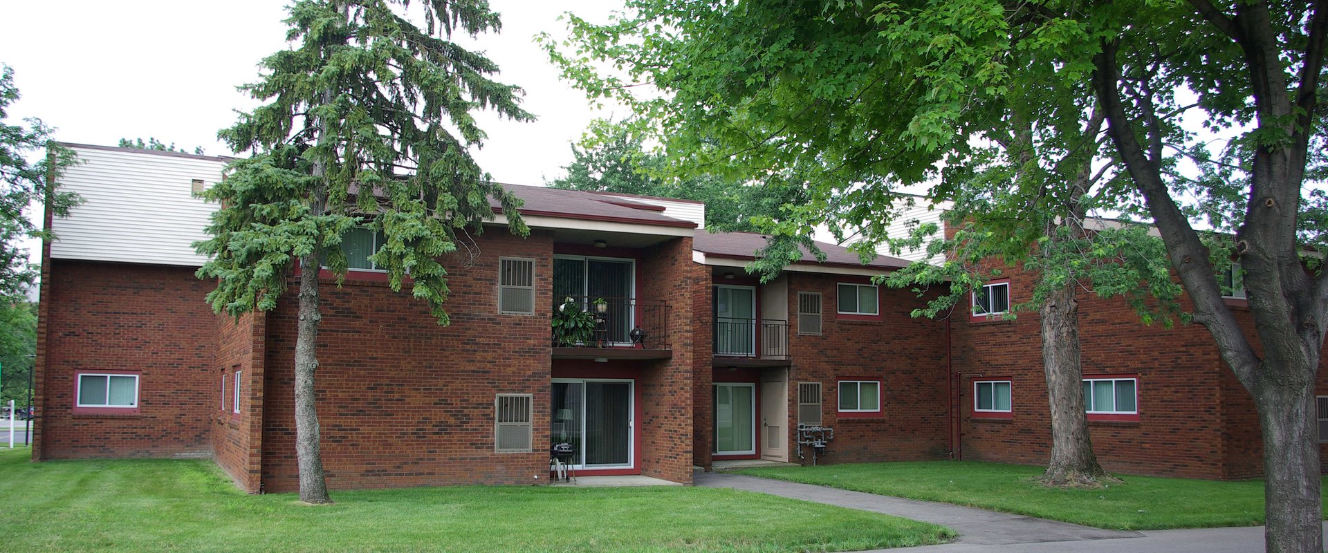 Viewpoint village Apartments and townhomes Detroit's hot Midtown location next to Medical Center and Theater District